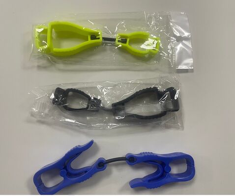 プラスチックグローブクリップ カスタムロゴ印刷 耐久性のある作業用グローブホルダー ポリエチレン素材 多色・多サイズ展開